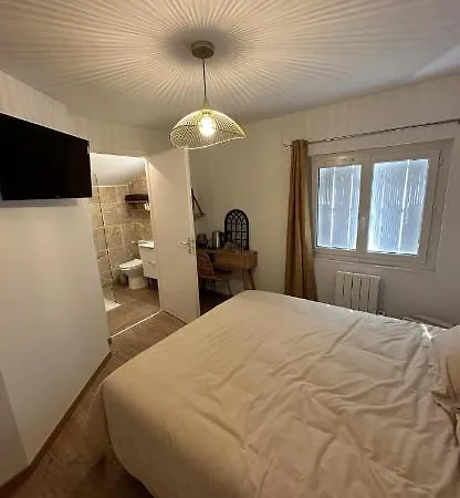 Les De La Gare Maison d'hôtes 3*